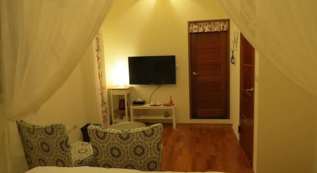 Camera Economy Slower Life B&B