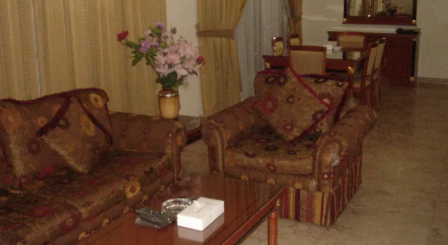 Al Commodore Suites, Rezervovat Hotel Hotely v Capital Governorate s bazénem, Bazén