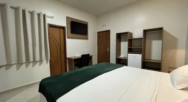 Кровать в общем номере Hotel Amazon Palace