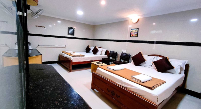 Четырёхместный семейный номер Standard Hotel GVS Residency
