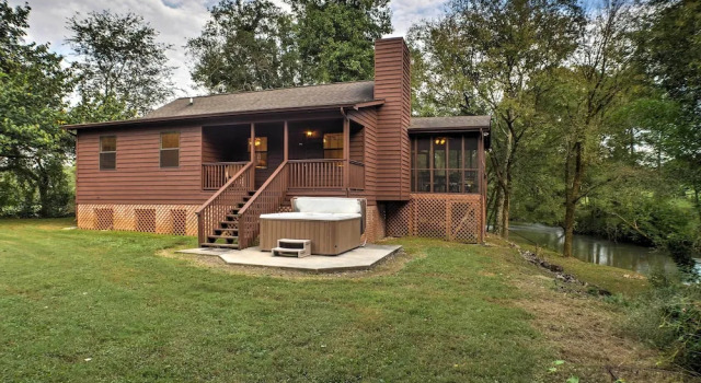 Коттедж Creekfront Cabin Near Chattanooga w/ Hot Tub!