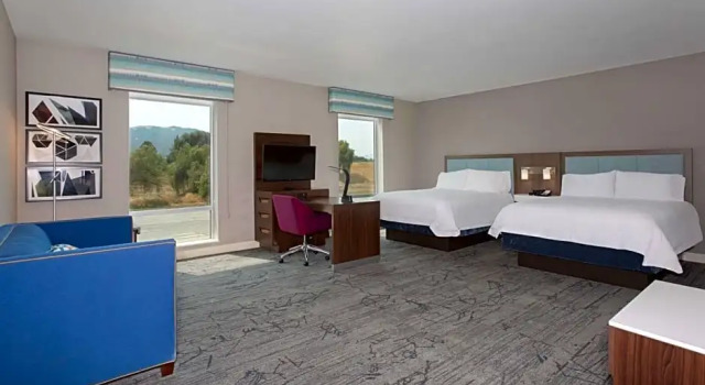 Четырёхместный люкс Hampton Inn & Suites Gilroy, Ca