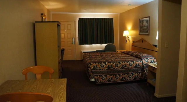 Delux Inn Tulsa, Varaa Hotelli Tulsa Oklahoma