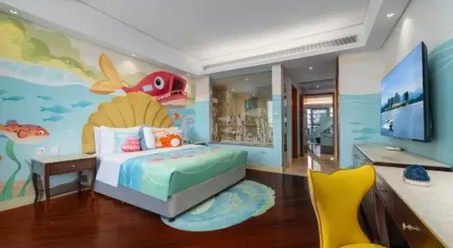 Семейный люкс с балконом и с видом на озеро Lvcheng Lanwan Holiday Hotel