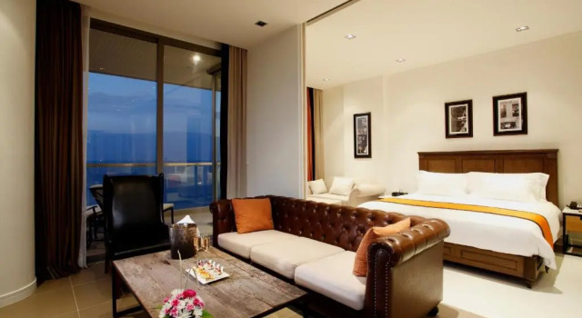 Семейный люкс Pattaya Modus Beachfront Resort