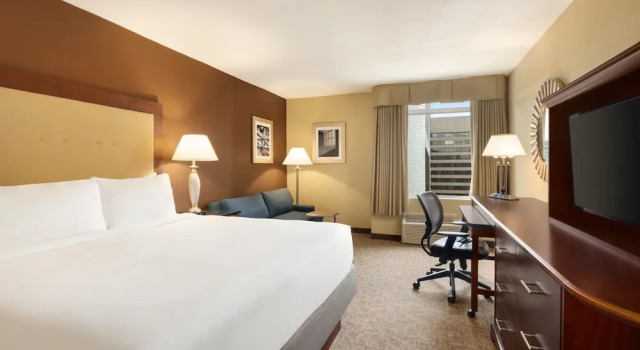 Двухместный номер Premium Crowne Plaza Crystal City-Washington, D.C. by IHG