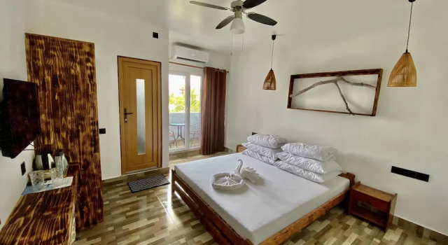 Двухместный номер Deluxe с балконом Dhiffushi Inn