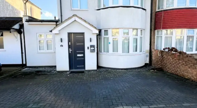 Harrow Family Home with Garden & Drive, Rezervați Apartament Apartamente în Merseyside, Apartament