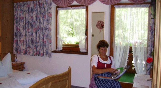 Gästehaus Sissy, Rezerwuj Hotel Hotele w Tyrol z parkingiem, Parking