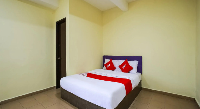 Номер Deluxe OYO 89585 Hotel Happy Inn