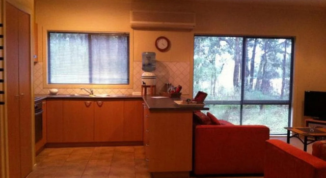 Idyllic Retreat For 4 People in Beautiful Otway Ranges, Recharge & Refresh in Hot Tub, Book Vacation Home Barongarook Victoria