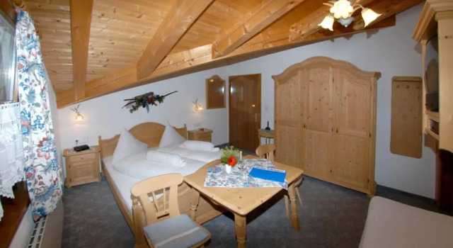 Трёхместный номер Standard Haus Romantika