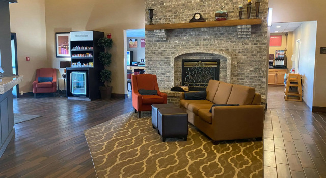 Comfort Suites Peoria I-74, Забронировать Отель Пеория Иллинойс