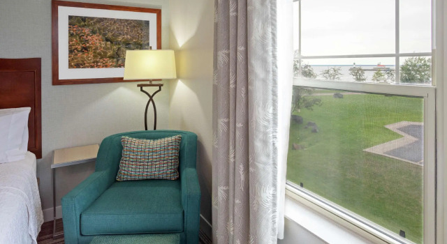 Четырёхместный номер Standard Hampton Inn Duluth-Canal Park