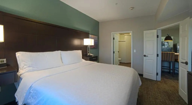 Люкс с 2 комнатами Staybridge Suites Houston-NASA Clear Lake by IHG