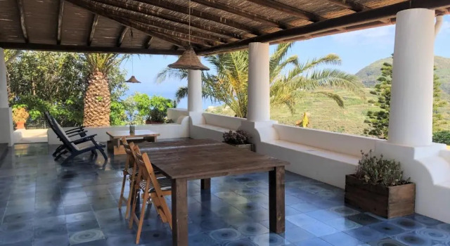 Коттедж с 2 комнатами Case Quattrocchi - Giardino e Terrazzi con vista Panoramica sul Mare, Etna e Vulcano