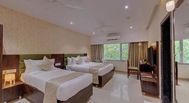 O podwyższonym standardzie dwuosobowy pokój Guruprerna Beacon Resort, Dwarka