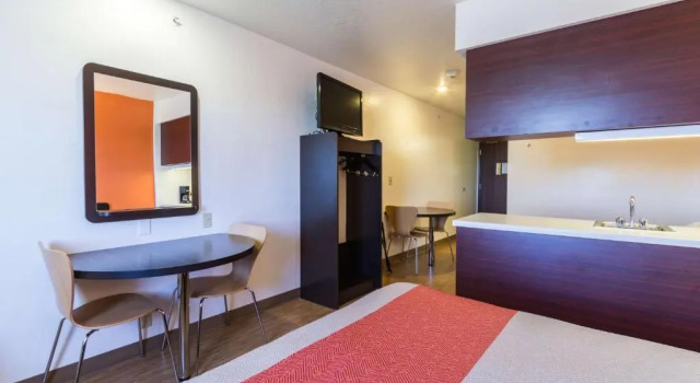 Doppel Suite Motel 6-Huron, OH - Sandusky
