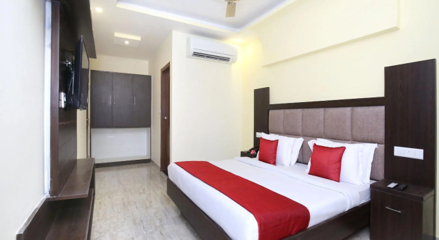 Capital O 322 Hotel Royal, Prenota Hotel Chandīgarh Chandigarh Region