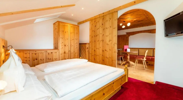 Hotel Alaska, Забронировать Отель Отели Сельва-ди-Валь-Гардена 3 звезды, рядом с Подъемник 84 Чампиной 2254м, 3*