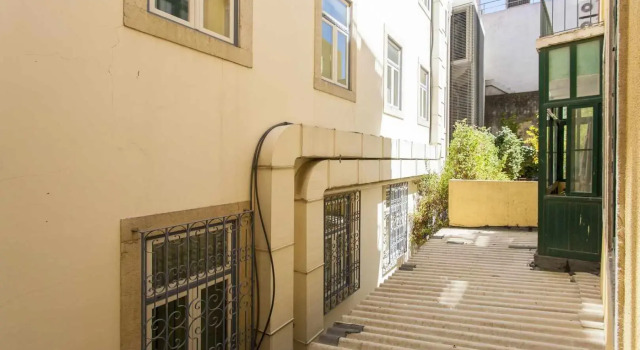 YELLOW Design Estúdio com AC - Baixa Chiado, Забронировать Отель Санта-Мария-Майор Лиссабон, рядом с Памятник Жозе-Томасу ди Соуза-Мартенсу