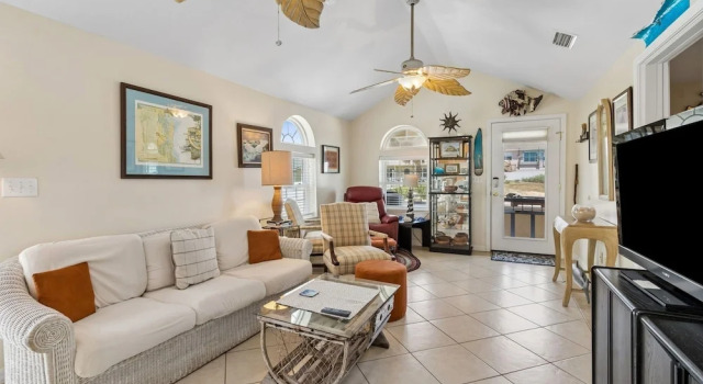 Коттедж 534 N. Fletcher Ave. #1 2 Bedroom Cottage by RedAwning