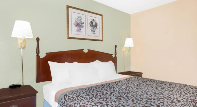 Номер Standard Days Inn by Wyndham Meridian