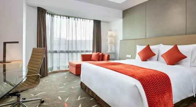Номер Deluxe Crowne Plaza Zhongshan Wing On City by IHG