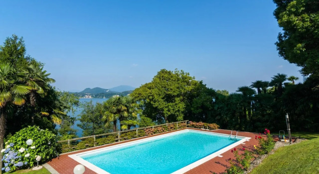 Коттедж с балконом Holiday Home by Lake Maggiore With Pool
