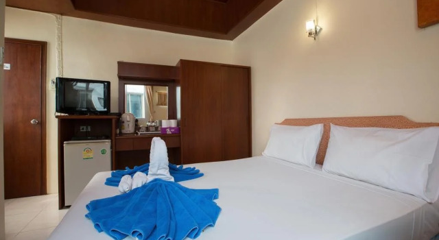 Sundowners Guesthouse, Забронировать Отель Патонг-Бич остров Пхукет