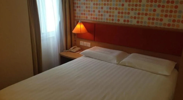 Home Inn, Varaa Hotelli Jinshan Shanghai