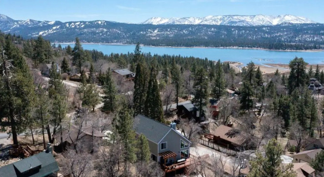 Коттедж Kodiak by Avantstay - Picturesque Big Bear Home w Modern Amenities & Large Balcony