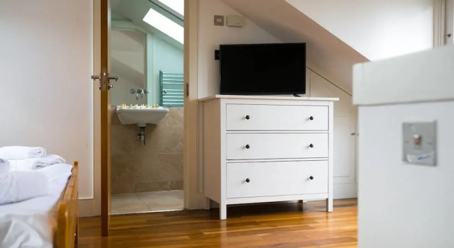 3BR Apartment in Great Swiss Cottage Location, Varaa Huoneisto Asunnot kohteessa Merseyside, Huoneisto