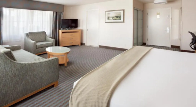 Четырёхместный номер Deluxe Holiday Inn Express Monterey - Cannery Row by IHG