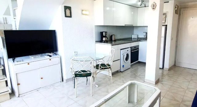Апартаменты Skol 701. One Bedroom Duplex with Exceptional Sea Views.