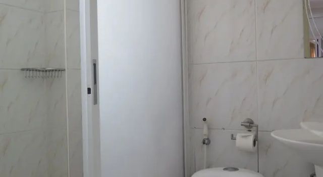Четырёхместный номер Deluxe с красивым видом из окна Emiramona Garden Hotel
