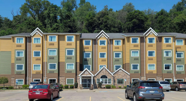 Sleep Inn & Suites Steubenville at the University, Varaa Hotelli Hotellit Steubenville aamiaisella, Aamiainen