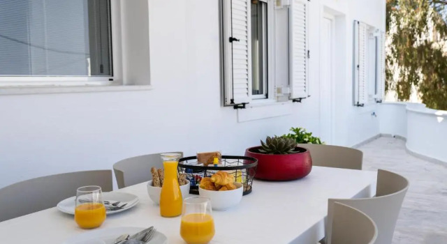Thira Gold Suites