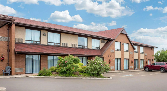 Кровать в общем номере Comfort Inn Charlottetown