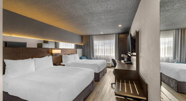 Четырёхместный номер Standard Hotel Quartier, an Ascend Collection Hotel