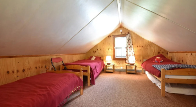 Quiet Chalet With Garden, Book Chalet Sommerhuse i Saint-Quirin, Hytte