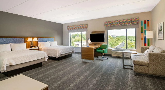 Четырёхместный люкс Hampton Inn & Suites Raleigh Midtown, NC