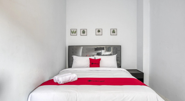 RedDoorz Plus near Jakarta Kota Station, Забронировать Отель Отели Джакарты 3 звезды, рядом с Glodok Market, 3*