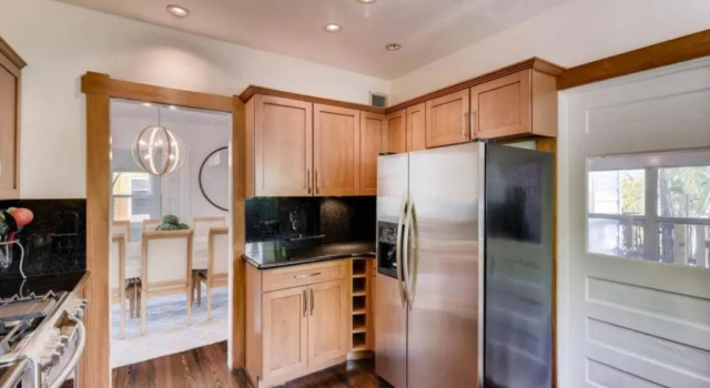 The Periwinkle House - 4bd-2ba - Sleep 10, Rezerwuj Hotel Hotele w Palm Beach County z basenem, Basen
