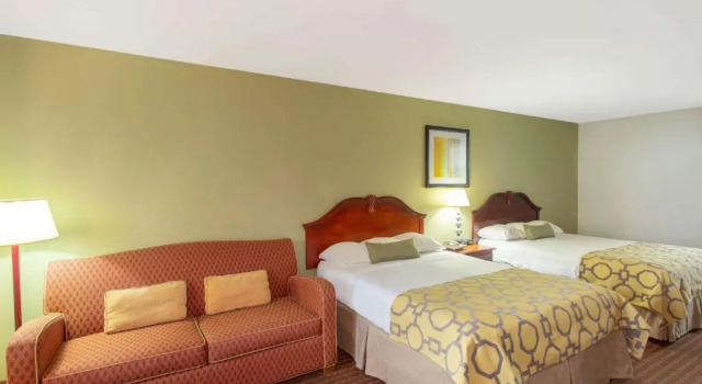 Четырёхместный люкс Baymont by Wyndham Midway Tallahassee