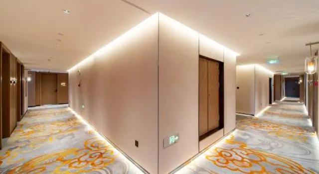 One side of the wilderness hotel, Book Hotel Hotels in Xinjiang with Parking, Parking