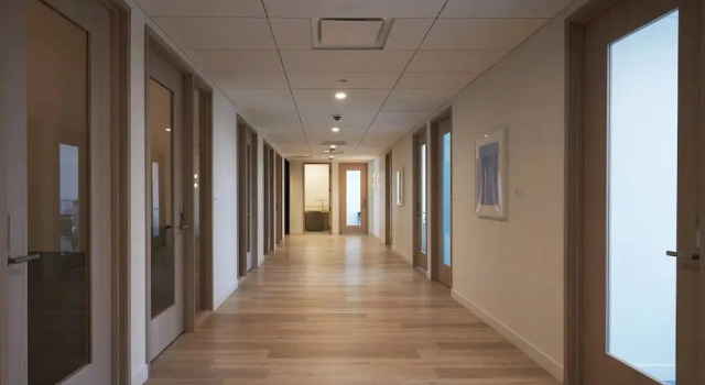 Коттедж Lux Apts with Lake Views and Top Amenities