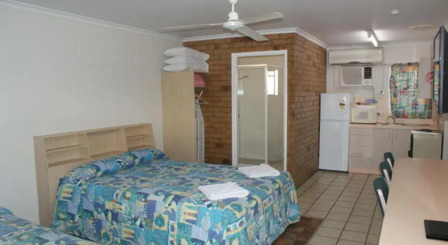 Standard Zimmer Rover Motel