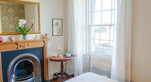 Sophisticated Edinburgh Apartment in City Centre, Забронировать Апартаменты/квартира Апартаменты Эдинбурга, рядом с St George's West Church, Апартаменты/квартира
