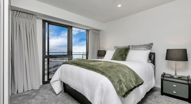 QV Sunny New Apt with Balcony -976